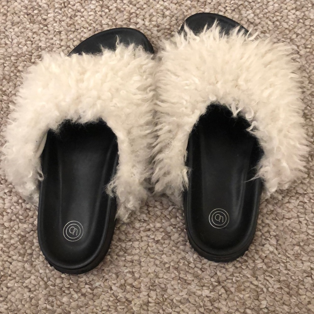 UO Faux shearling pool slide